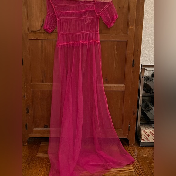 Pink sheer floor lengh princess dress - Picture 2 of 3